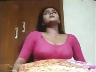 Busty Latina հավաքարարը գումար է վերցնում իր գործատուին լափելու համար