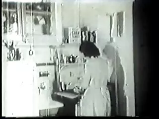 Busty masseuse մինետ սեղանի տակ